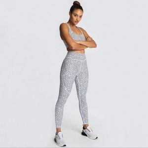 DOYOUEVEN White Speckled Bra and Leggings set